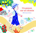 Un garçon sur un chemin